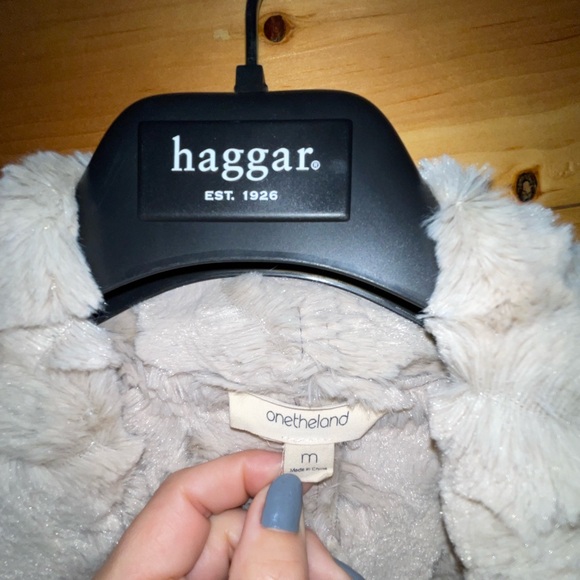 Women’s suede vest. Size medium - Picture 4 of 4